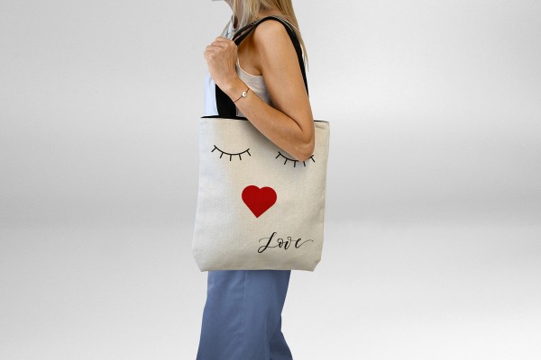 ΜΕ ΤΑ ΜΑΤΙΑ ΚΛΕΙΣΤΑ